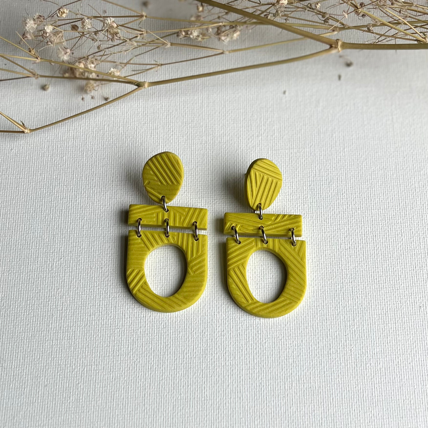 Divided Cut-Out Dangles